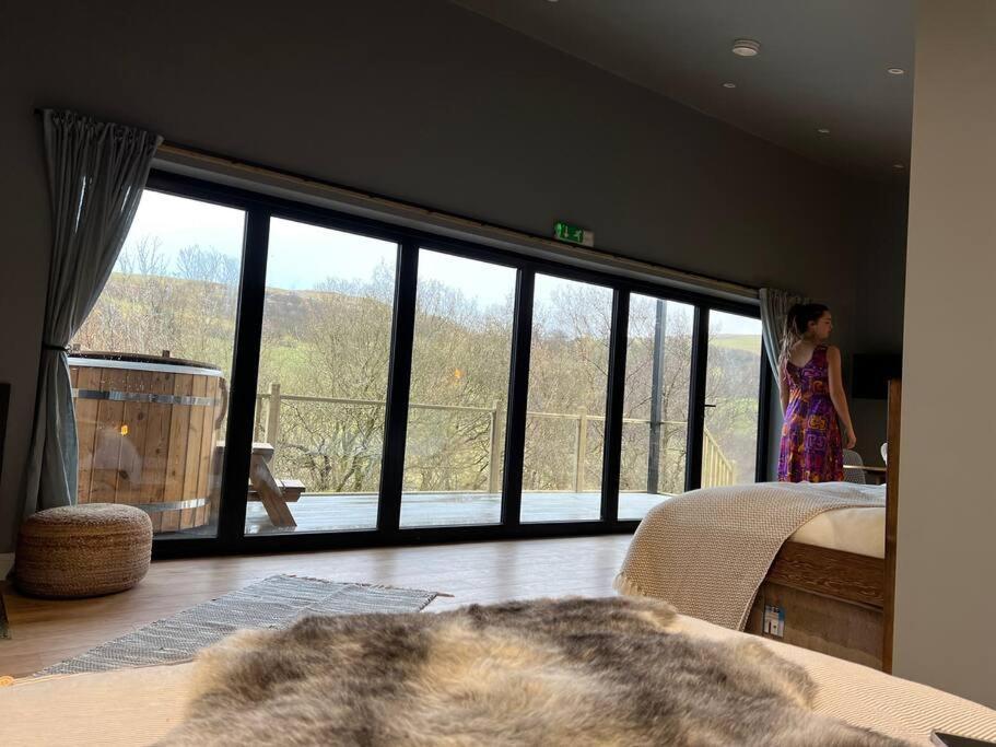 Luxury Lodge In The Treetops Llanbrynmair Ngoại thất bức ảnh