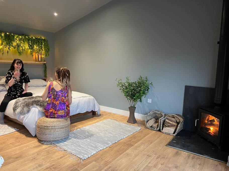 Luxury Lodge In The Treetops Llanbrynmair Ngoại thất bức ảnh
